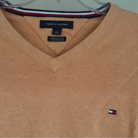 NWOT TOMMY HILFIGER Mens Large Orange V Neck Premium Cotton Sweater Logo - Picture 2 of 5